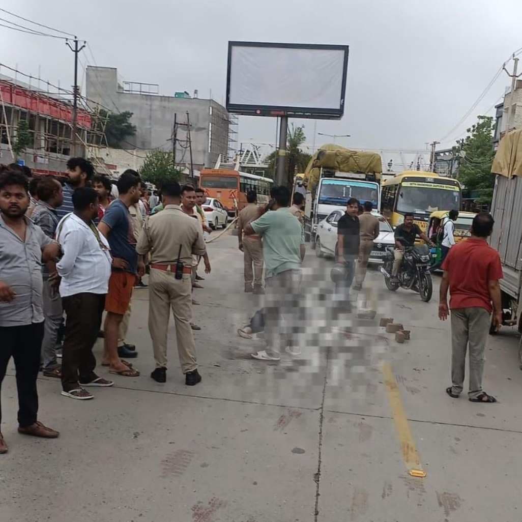 वाराणसी में दर्दनाक हादसा, बेटी काे स्‍कूल छोड़कर लौट रही महिला की बस ने ली जान