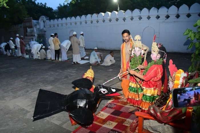 गंगा - जमुनी तहजीब की मिसाल, एक ही स्थान पर नमाज और रामलीला 
