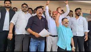 तहसील बार के पूर्व अध्यक्ष के खिलाफ दर्ज मुकदमे का अधिवक्ताओं ने किया विरोध, आंदोलन की चेतावनी