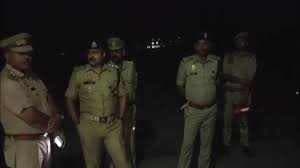 विवादित कब्रिस्तान की जमीन से पुलिस ने हटवाए जानवर, अगले ही दिन फिर जुटे कारोबारी