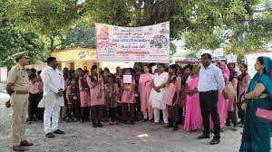 चिरईगांव की भारती बनीं एक दिन की बीईओ, प्रियांशी ने संभाली प्रधानाध्यापिका की कुर्सी
