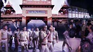 BHU में हॉस्‍टल के कमरे में ताला लगाने पर छात्रों का विरोध प्रदर्शन, कुलपति आवास की घेराबंदी