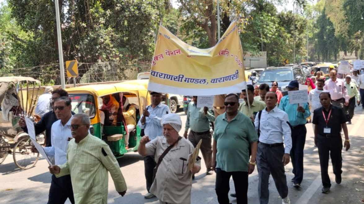 पेंशनर्स संगठनों ने की वैलिडेशन एक्ट 2025 वापस लेने की मांग, निकाली गई रैली