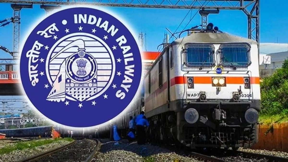 वाराणसी मंडल के रेलकर्मियों ने लौटाया यात्री का खोया पर्स,नकदी समेत सभी दस्तावेज मिले सुरक्षित...