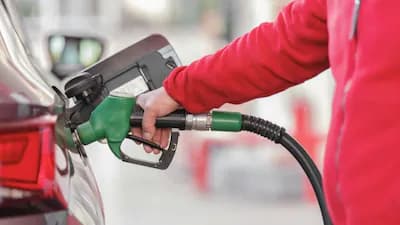 अब थम जाएगी दिल्ली में पेट्रोल-डीजल वाहनों की रफ्तार, सरकार का आदेश  