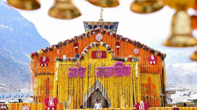 भक्तों के लिए खुल गए केदारनाथ धाम के कपाट, यात्रा से पहले जान लें ये जरूरी बातें
