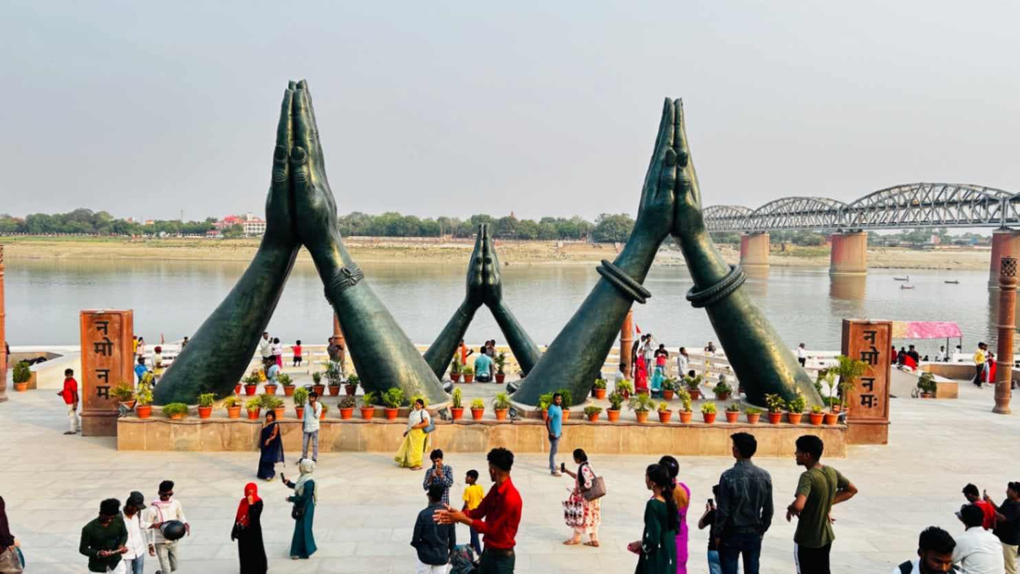 वाराणसी के नमो घाट पर गले लगकर प्रेमी युगल ने खाया जहरीला पदार्थ,  हालत गंभीर