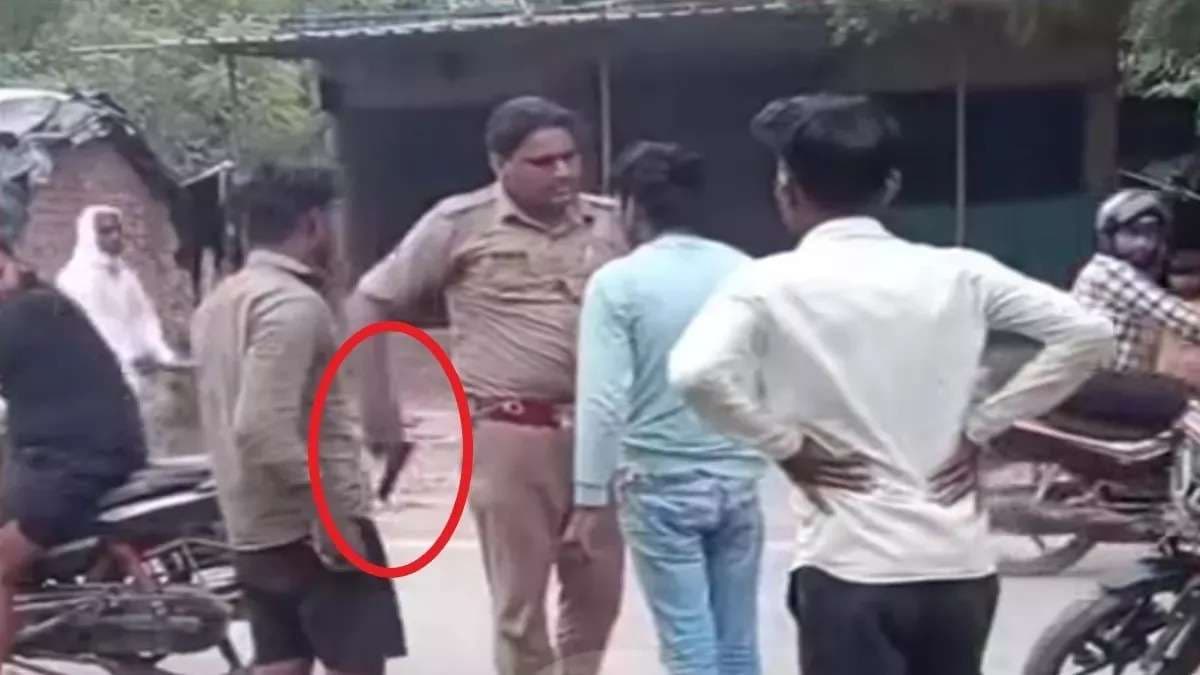 किशोर पर पिस्टल तानना सिपाही को पड़ा भारी, डीसीपी ने किया निलंबित
