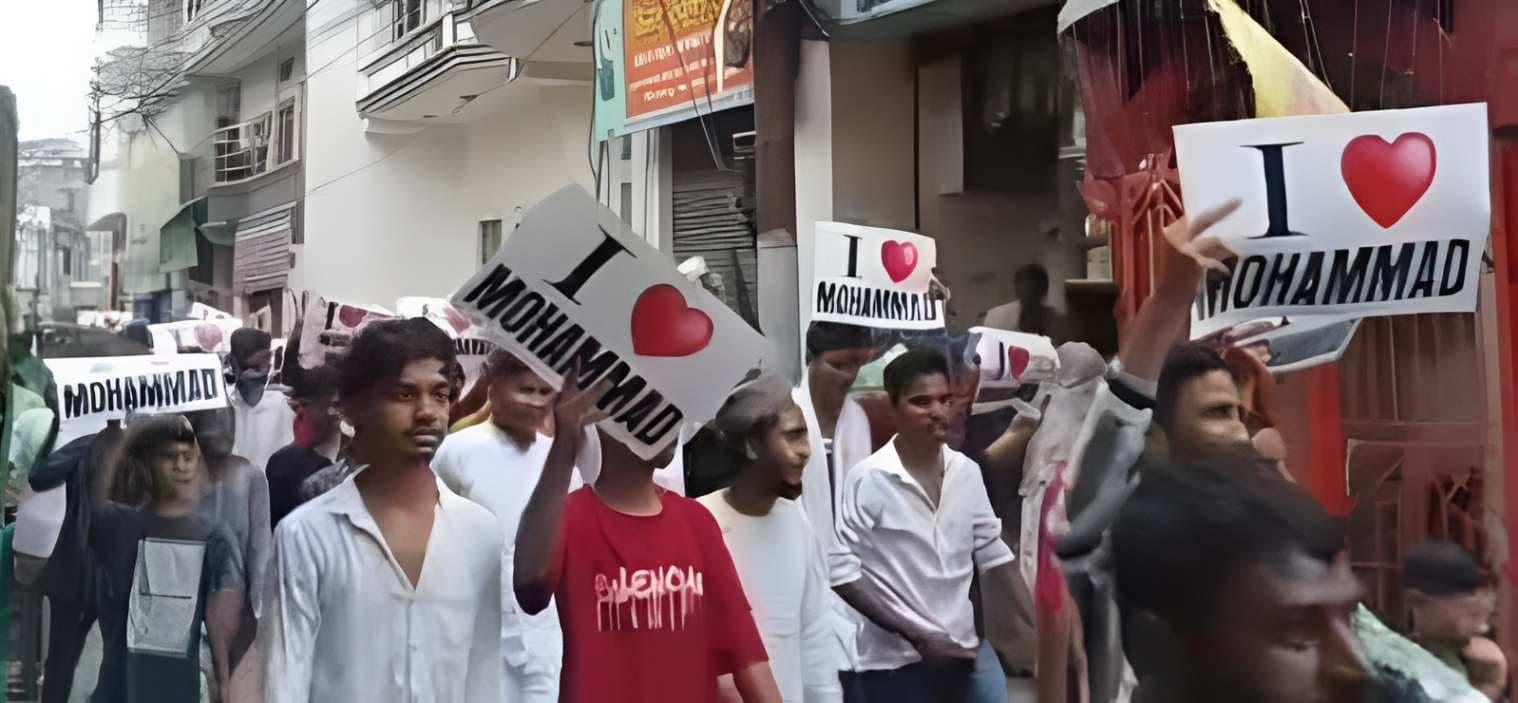 बिना अनुमति ''आई लव मोहम्मद'' बैनर संग जुलूस निकालना पड़ा भारी, मुकदमा दर्ज