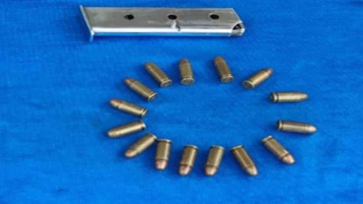 दिल्‍ली जाने के लिए एयरपोर्ट पहुंचे विमान यात्री के बैग से मिले मैगजीन और कारतूस