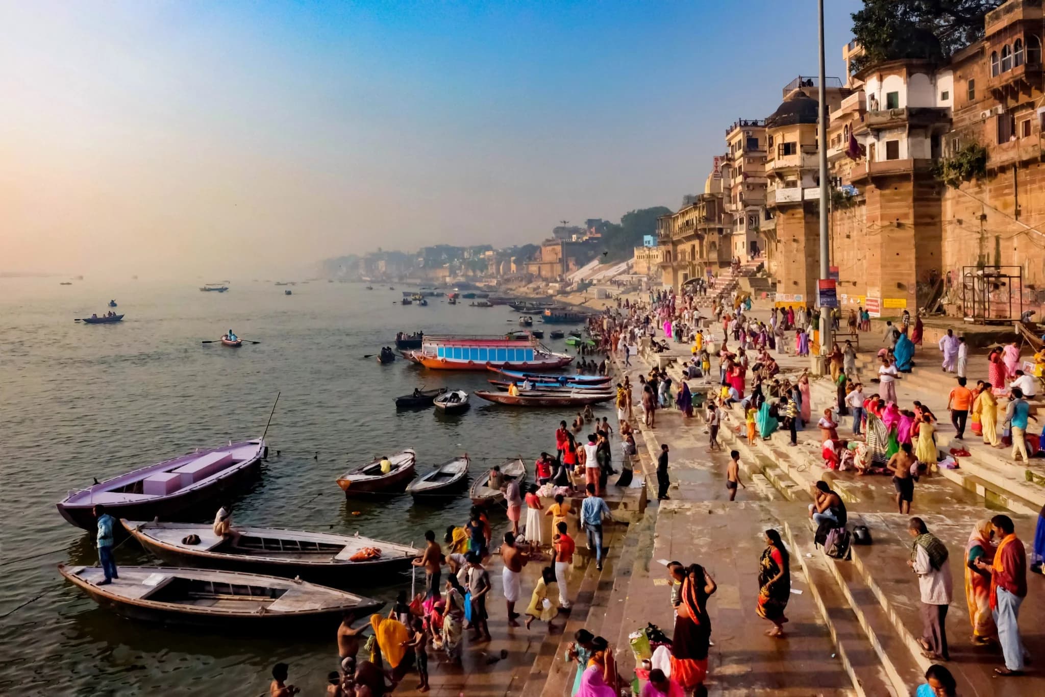 वाराणसी में दोबारा बाढ़ का संकट, गंगा ने पार किया चेतावनी स्तर