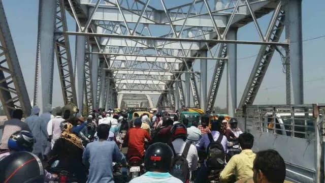 जाम से मिलेगी निजात, राजघाट पुल पर सुबह तीन और शाम दो घंटे मालवाहक प्रतिबंधित 
