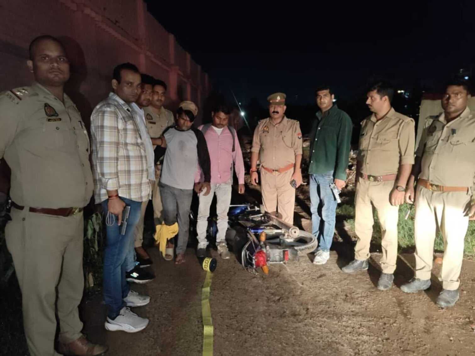 वाराणसी पुलिस की दोहरी सफलता, मुठभेड़ों में इनामी गौ-तस्कर समेत कुख्यात बदमाश गिरफ्तार
