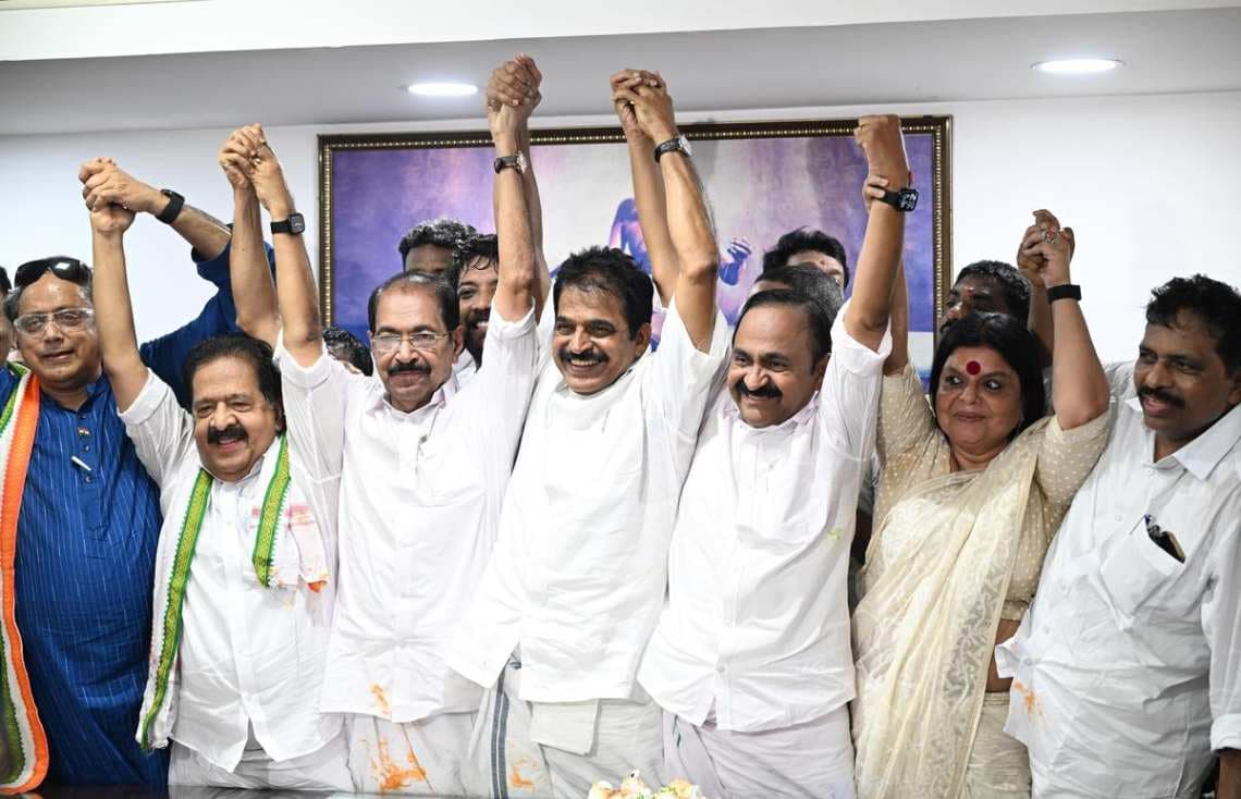 केरल में लेफ्ट का किला ढहते ही बदली LDF की रणनीति, विपक्षी नेता पर मंथन शुरू 