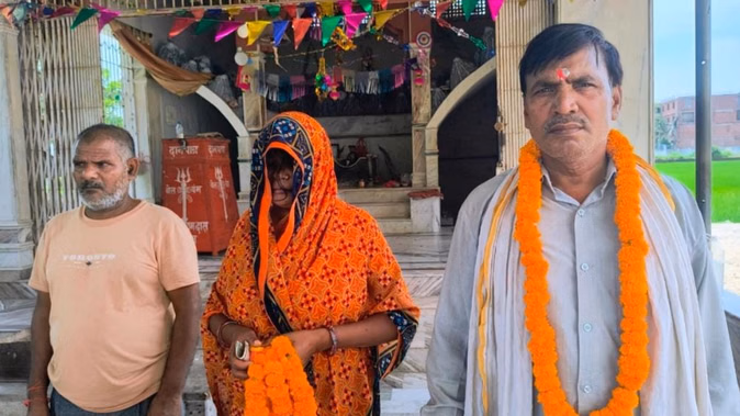 वैवाहिक जीवन के 25 साल बाद महिला ने प्रेमी संग रचाई शादी, पति ने खुद कराई विदाई