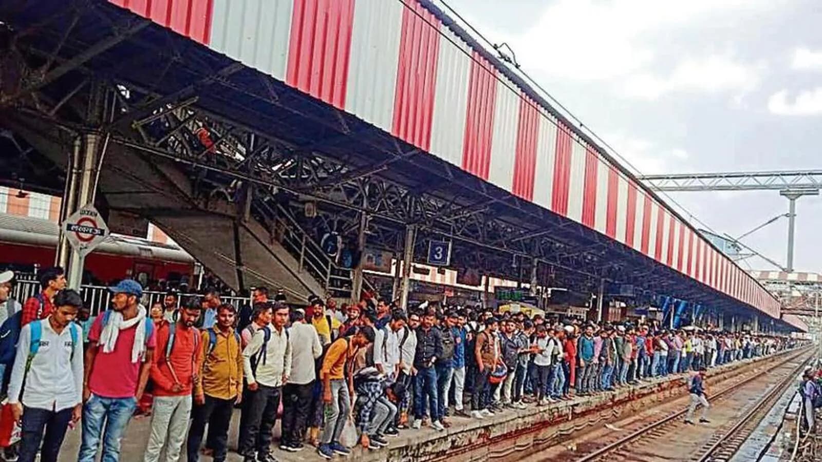 पीईटी परीक्षाः परीक्षार्थियों से भरे रहे सभी रेलवे स्टेशन संग बस अड्डे