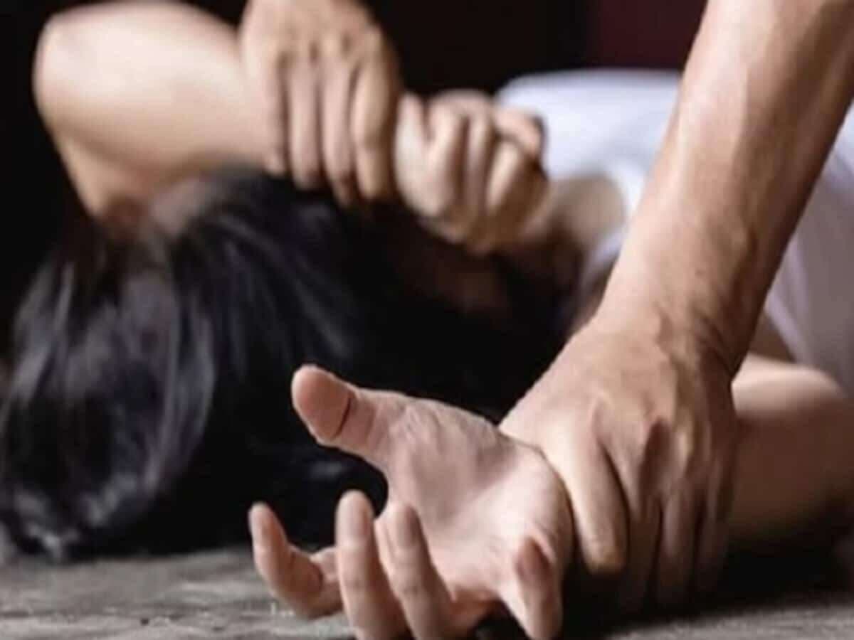 शादी का झांसा देकर छिपाया धर्म, युवती से दुष्कर्म कर पांच लाख रुपये भी ठगे
