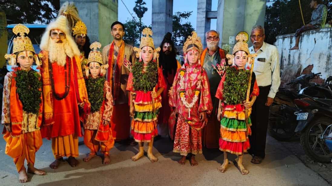 500 साल पुरानी रामलीला का रुका रास्ता, बाल स्वरूप राम, लक्ष्मण, सीता ने किया प्रतीकात्मक विरोध
