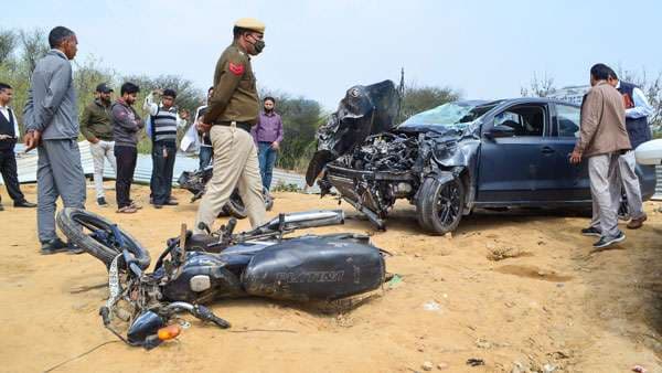 सड़क सुरक्षा माह - सड़क दुर्घटनाओं में 18 से 40 वर्ष आयु के युवा चालकों की 98 फीसद मौतें