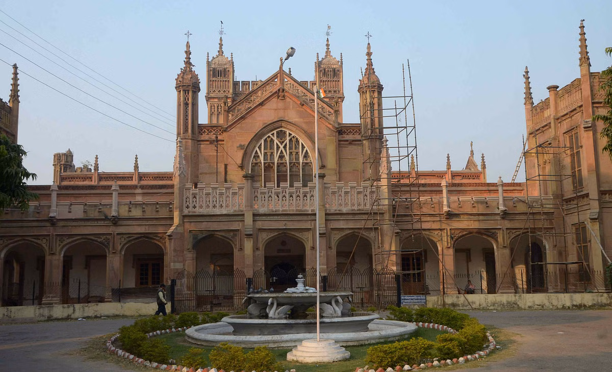 ‘समर्थ’ पोर्टल पर हिंदी व संस्कृत की मांग, शिक्षकों ने दिया धरना.