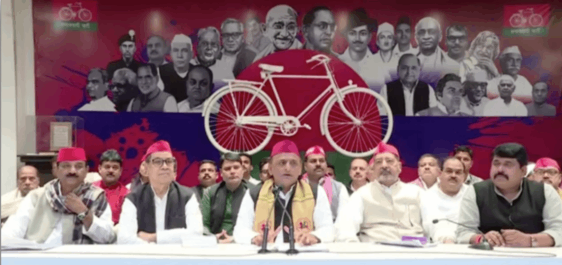 दालमंडी के लोगों को दाल की तरह सरकार दले नहीं,बल्कि सम्मान देः अखिलेश यादव