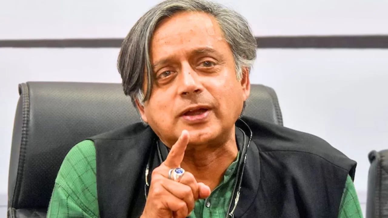 शशि थरूर बोले- पीएम मोदी की हार का जश्न मनाना ठीक नहीं... 