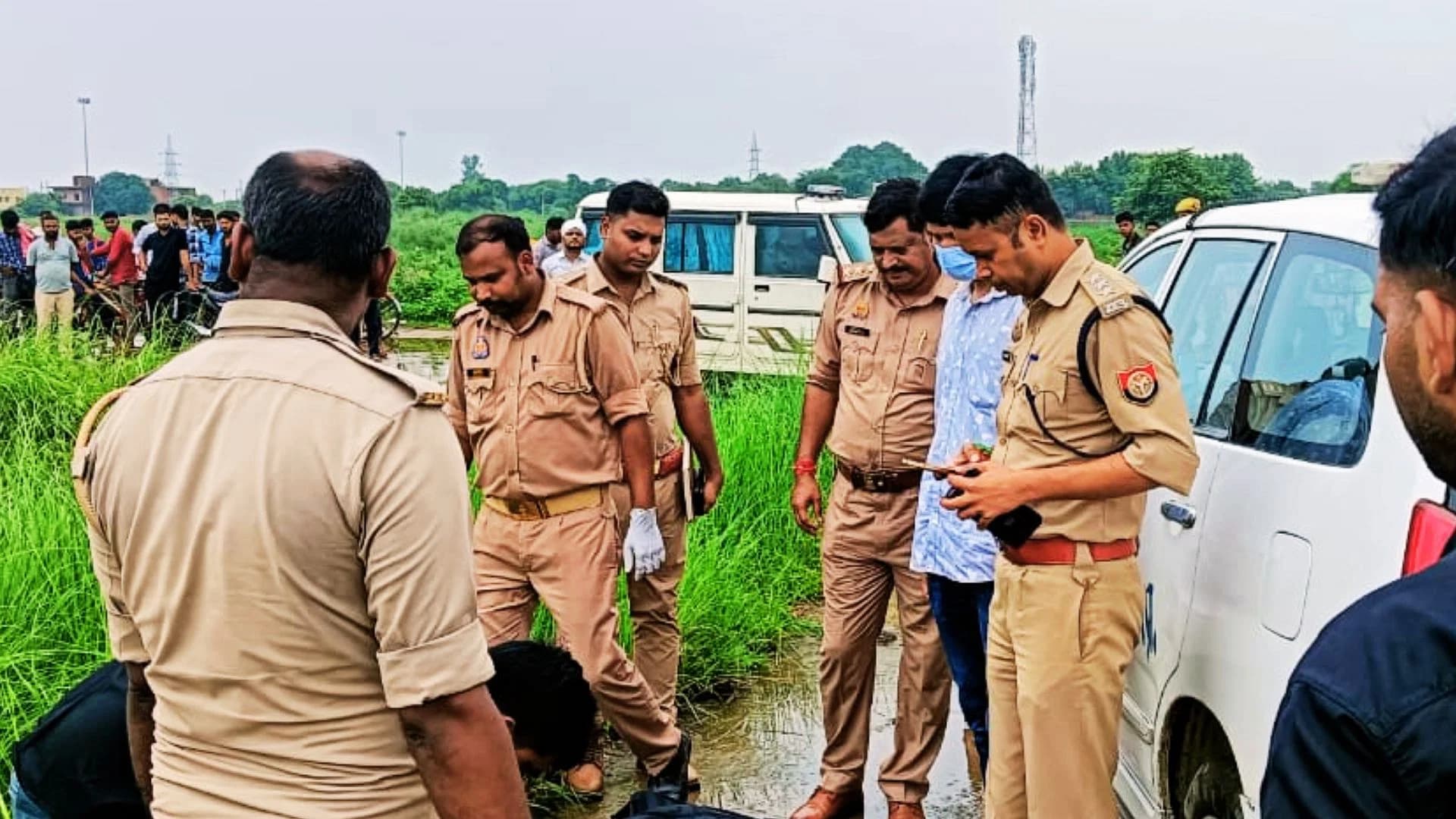 रहस्यमयः वाराणसी में राजवारी हवाई पट्टी के पास अज्ञात युवती का मिला शव, फैली सनसनी