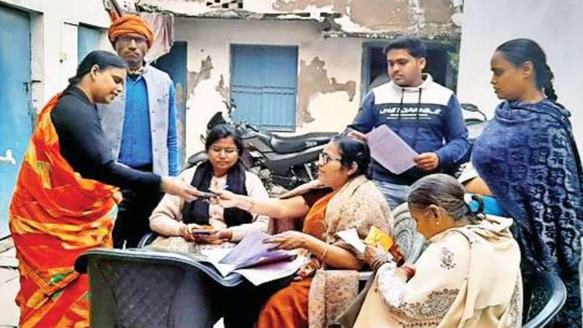 वाराणसी में आज बूथ पर मतदाता सूची पढ़ेंगे बीएलओ
