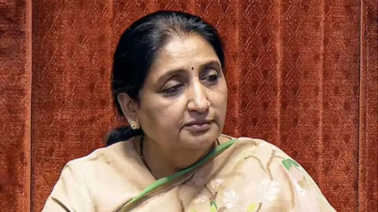 सुनेत्रा पवार ने राज्यसभा सांसद पद से दिया इस्तीफा, आज लेंगी डिप्टी CM पद की शपथ