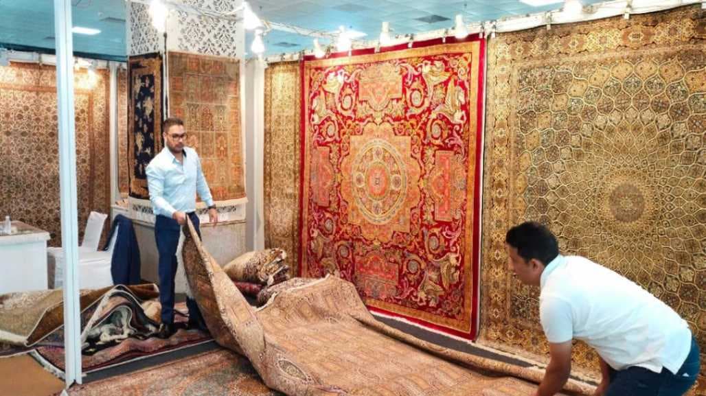अमेरिकी टैरिफः बनारसी साड़ियों संग कालीन उद्योग पर गहराया संकट
