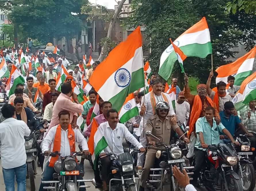 70 मीटर तिरंगे के साथ निकली भव्य तिरंगा यात्रा, देशभक्ति नारों से गूंजा क्षेत्र
