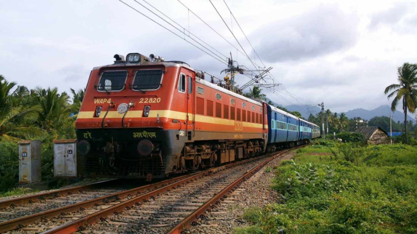 यात्रियों की शिकायत पर रेलवे सख्त, टॉयलेट संचालकों पर भारी जुर्माना