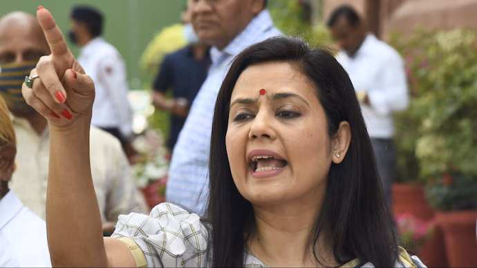 ये तस्वीरे शेयर कर महुआ मोइत्रा ने फिर मचाया तहलका, भड़की सांसद 