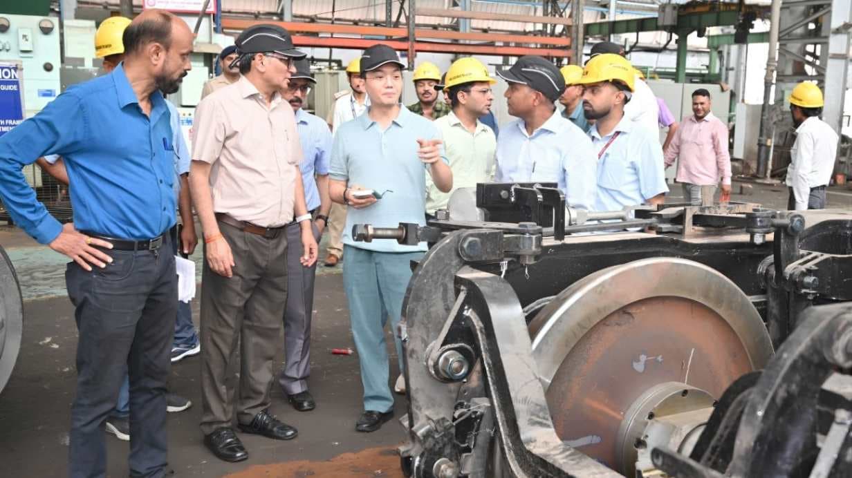 दक्षिण कोरियाई प्रतिनिधिमंडल ने बरेका की उत्पादन क्षमता को देखा...