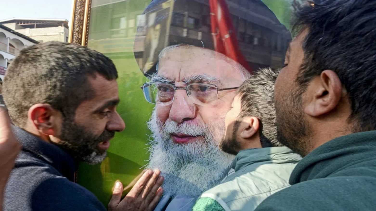 खामेनेई की मौत से उनके गुरु के पुश्तैनी गांव किंतूर में शोक की लहर...
