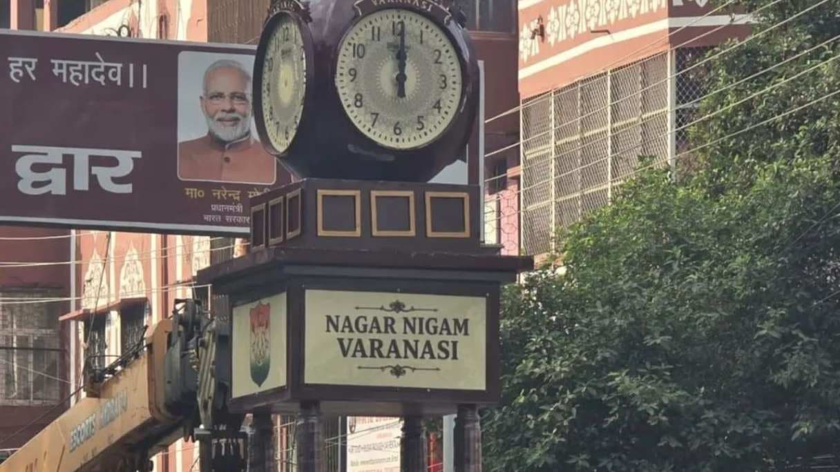 वाराणसी के मिंट हाउस पर बना हेरिटेज ट्रैफिक बूथ, चौराहों का हो रहा सुंदरीकरण