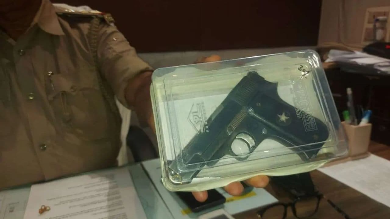 कैण्ट पुलिस ने अवैध पिस्टल और कारतूस के साथ दो बदमाशों को पकड़ा
