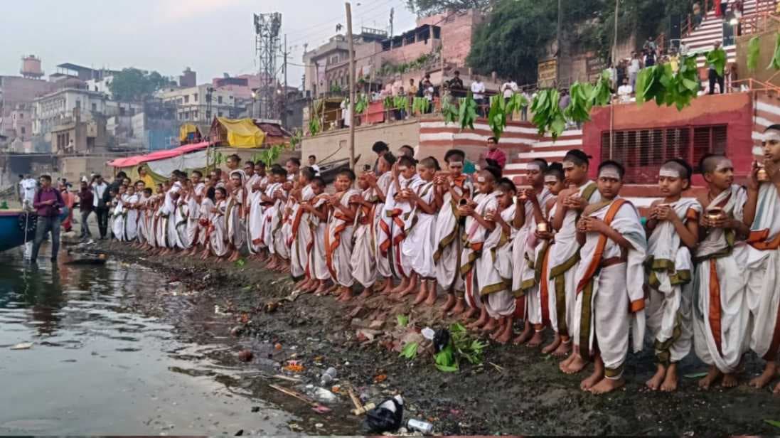 हिंदू नववर्ष पर बटुकों ने किया सूर्य नमस्‍कार, भगवान भास्कर को दिया अर्घ्य