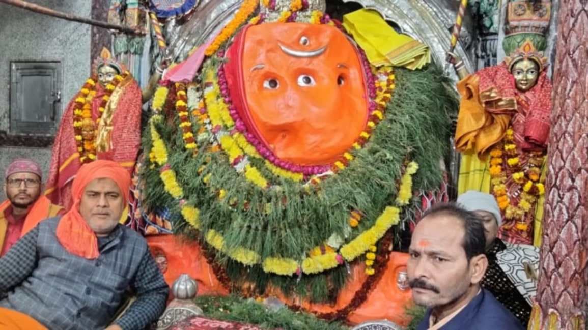  काशी में गणेश चतुर्थी का भव्य उत्सव, बड़ा गणेश मंदिर में उमड़ी भक्तों की भीड़
