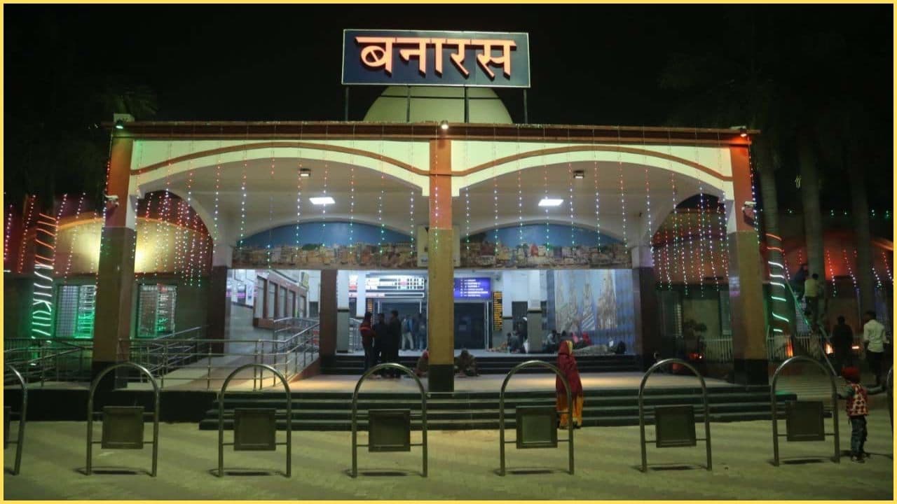 कैंट स्टेशन - छह प्लेटफार्मों पर नहीं है कोच डिस्प्ले, यात्रियों को लगानी पड़ती है दौड़
