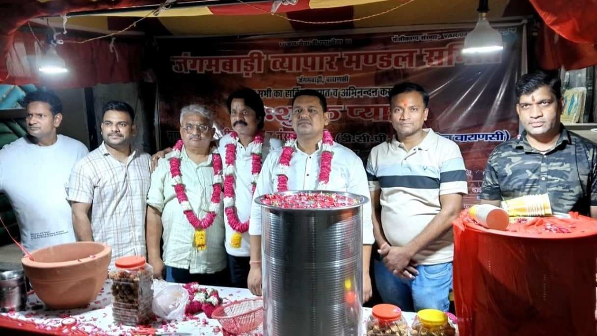 भीषण गर्मी में जंगमबाड़ी व्यापार मंडल की पहल, शुरू हुआ प्याऊ