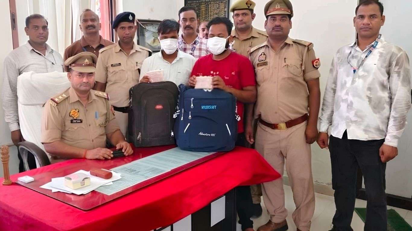 वाराणसी में सिगरा और कैंट स्‍टेशन से भारी मात्रा में अवैध शराब बरामद, तीन गिरफ्तार...