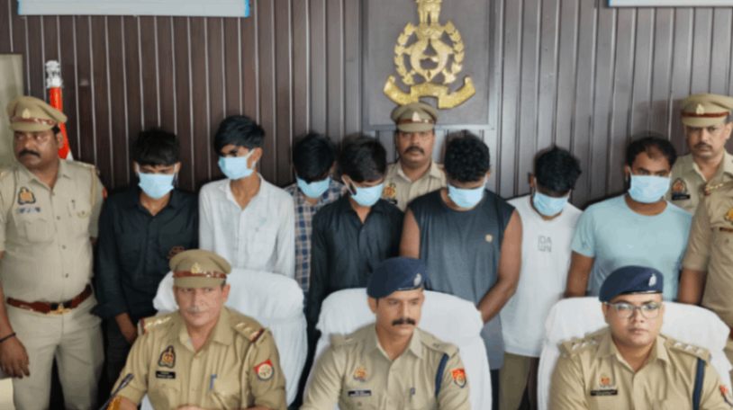 वाराणसी में लूट का खुलासा, 8 बदमाश गिरफ्तार : मुठभेड़ में मुख्यआरोपी के पैर में लगी गोली...