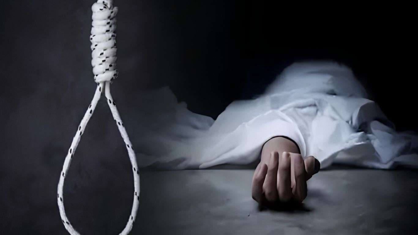 मां ने मासूम संग दी जान, डांट से आहत युवती ने भी लगाई फांसी; एक ही रात में तीन मौत...