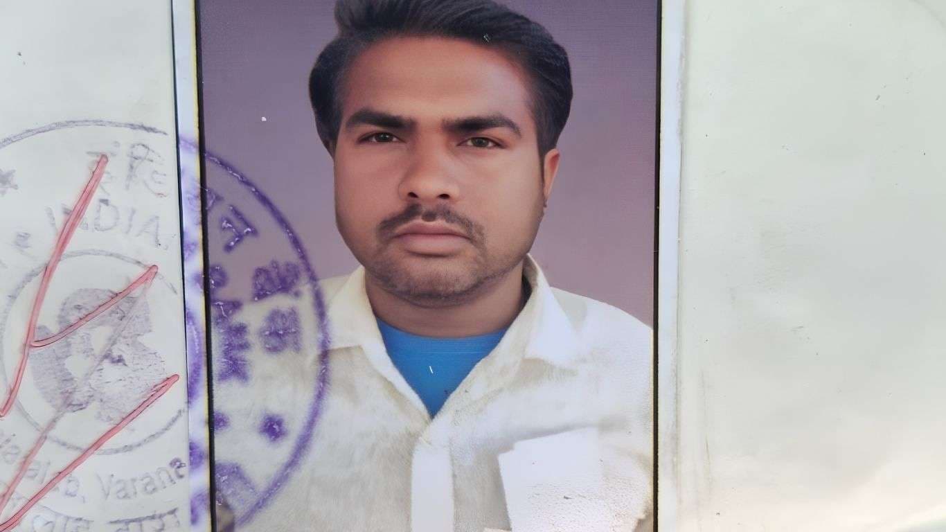 वाराणसी में करेंट लगने से संविदा लाइनमैन की मौत, सुरक्षा व्यवस्था पर उठे सवाल...