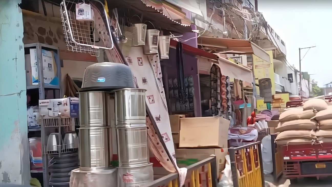 फुटपाथ का किराया, सड़क पर कारोबार,आखिर जिम्मेदार कौन...