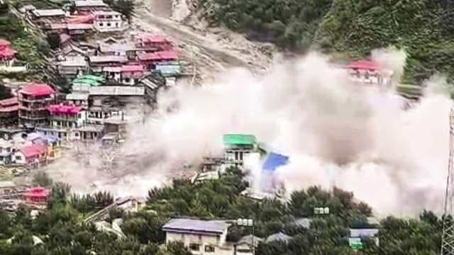 उत्तराखंड में बादल फटने से तबाही,  12 तक बंद स्कूल 