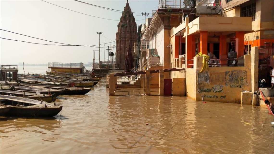 वाराणसी में पहली बार मानसून में दो बार आई बाढ़, गंगा चेतावनी बिंदु के पार