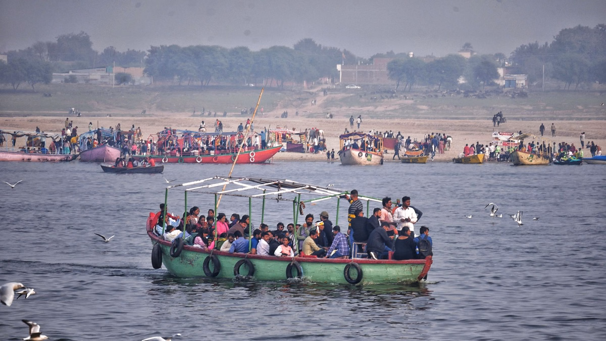 हवा में नमी से कम हुआ धूप का असर, वाराणसी में 3 डिग्री सेल्सियस गिरा पारा