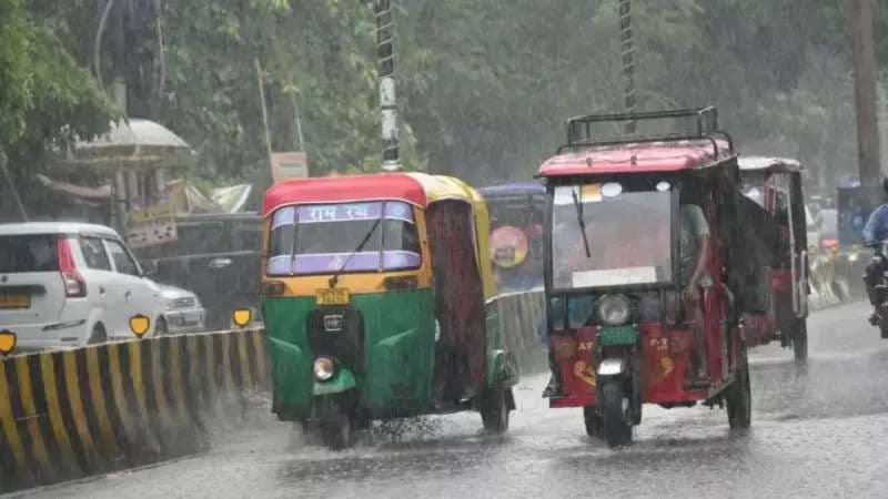 यूपी में बदला मौसम, वाराणसी में देर रात से बारिश जारी...
